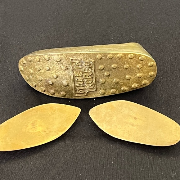 Vintage Solid Brass Floral & Leaf Etched
Slipper Shoe Ashtrays Set of 3 - Picture 5 of 9